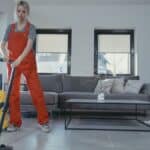 Etageres de stockage dans une reserve professionnelle
