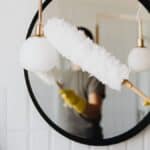 Canalisation et siphon sous un evier de cuisine